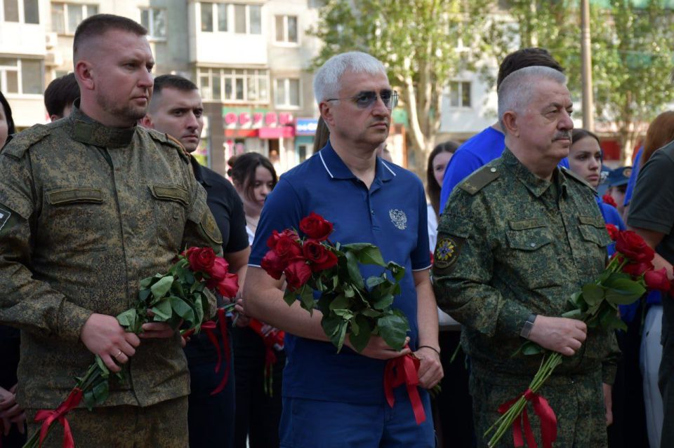 Виктор Водолацкий: Сегодня вместе с Секретарем Генсовета партии «Единая Россия», первым зампредседателя Совета Федерации Якушевым В.В.,в День русского языка, встретились с преподавателями русского языка школ и студентами... Виктор Водолацкий: Сегодня вместе с Секретарем Генсовета партии «Единая Россия», первым зампредседателя Совета Федерации Якушевым В.В.,в День русского языка, встретились с преподавателями русского языка школ и студентами...