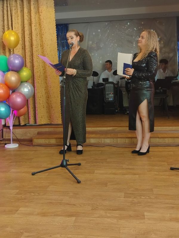 В Лутугинской детской музыкальной школе им. А. П. Тертычного прошел выпускной вечер В Лутугинской детской музыкальной школе им. А. П. Тертычного прошел выпускной вечер
