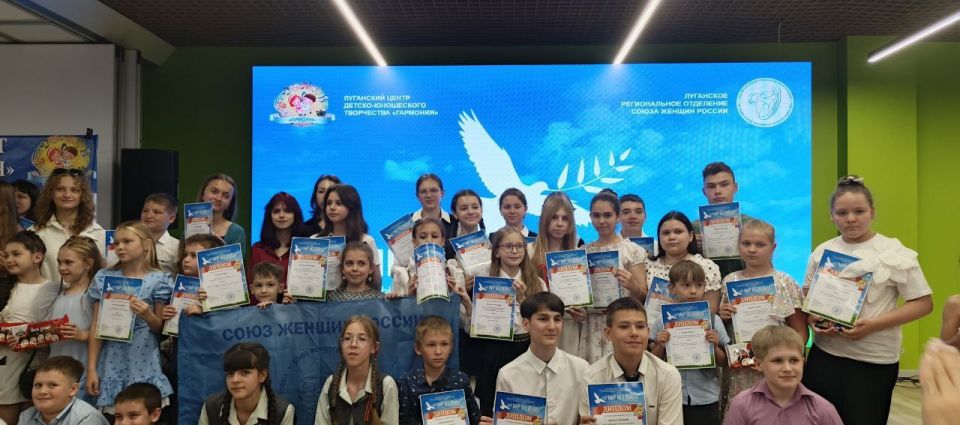 Таланты из Молодогвардейского ЦДЮТ выступили на патриотическом конкурсе Таланты из Молодогвардейского ЦДЮТ выступили на патриотическом конкурсе