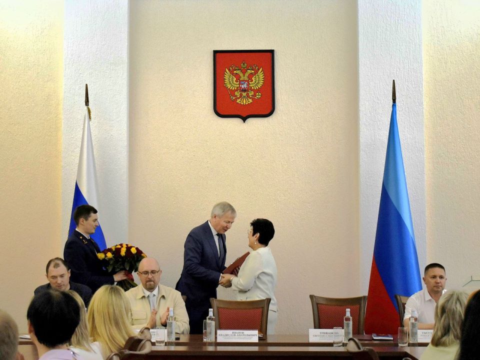 В ходе рабочей поездки в Луганскую Народную Республику Генеральный директор Судебного департамента проинспектировал ход ремонтных работ в здании Верховного Суда ЛНР В ходе рабочей поездки в Луганскую Народную Республику Генеральный директор Судебного департамента проинспектировал ход ремонтных работ в здании Верховного Суда ЛНР