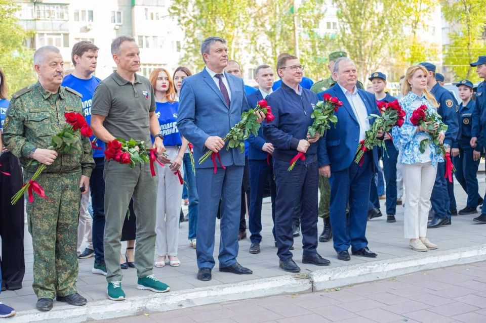 Леонид Пасечник: С прибывшим в нашу республику Секретарем Генсовета партии «Единая Россия», первым зампредседателя Совета Федерации Владимиром Якушевым в День русского языка встретились с учителями и студентами-филологами Леонид Пасечник: С прибывшим в нашу республику Секретарем Генсовета партии «Единая Россия», первым зампредседателя Совета Федерации Владимиром Якушевым в День русского языка встретились с учителями и студентами-филологами