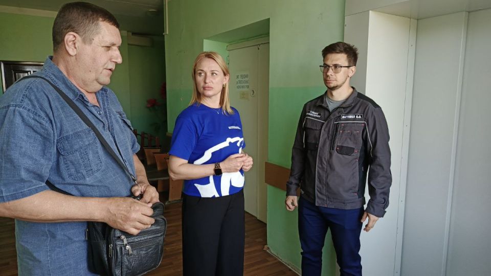 Единороссы поверили ход установки лифтов по народной программе в больнице Свердловска Единороссы поверили ход установки лифтов по народной программе в больнице Свердловска