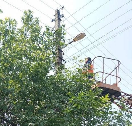 Коммунальные службы проводят работы на территории города Коммунальные службы проводят работы на территории города