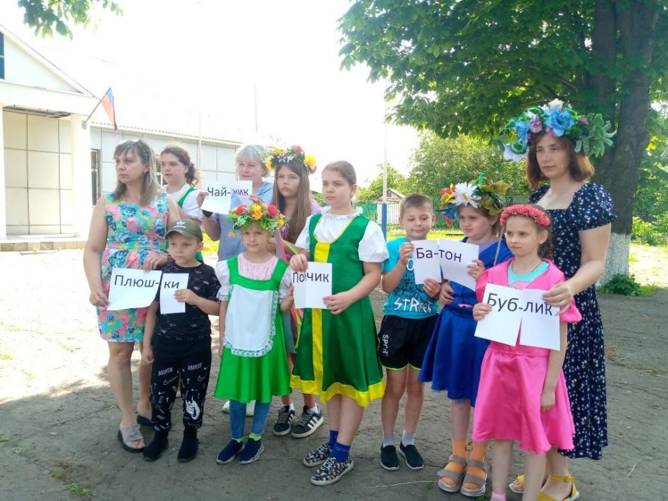 В преддверии Великого праздника Святой Троицы в Пролетарском Доме культуры прошла познавательно-развлекательная программа для В преддверии Великого праздника Святой Троицы в Пролетарском Доме культуры прошла познавательно-развлекательная программа для