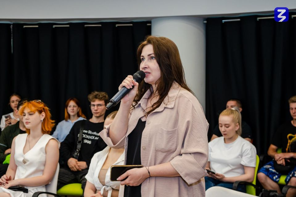 Знание. Лекторий с сенатором: Молодёжь ЛНР обсудила с Дарьей Лантратовой свое будущее и самореализацию Знание. Лекторий с сенатором: Молодёжь ЛНР обсудила с Дарьей Лантратовой свое будущее и самореализацию