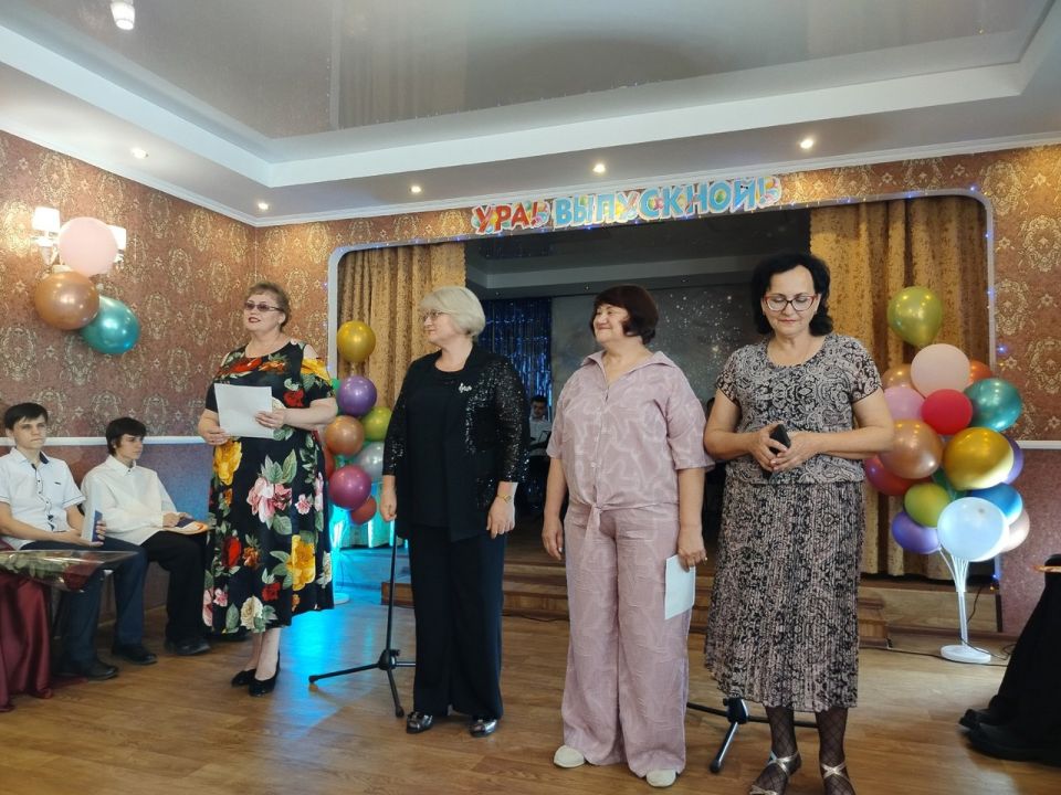 В Лутугинской детской музыкальной школе им. А. П. Тертычного прошел выпускной вечер В Лутугинской детской музыкальной школе им. А. П. Тертычного прошел выпускной вечер