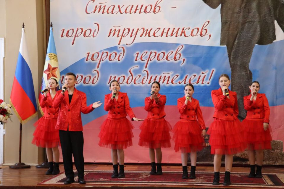 В Стаханове поздравили соцработников с профессиональным праздником В Стаханове поздравили соцработников с профессиональным праздником