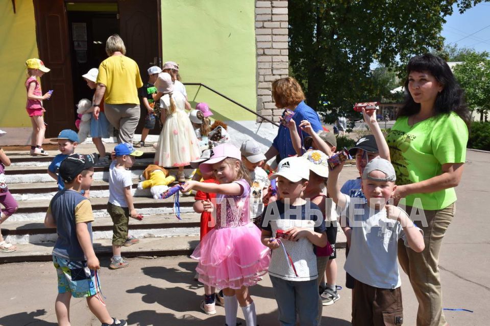 Детский центр Музея истории города Первомайска в дни летних каникул ежедневно проводит мастер-классы и тематические познавательно-игровые мероприятия Детский центр Музея истории города Первомайска в дни летних каникул ежедневно проводит мастер-классы и тематические познавательно-игровые мероприятия