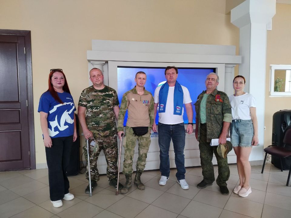Первомайские единороссы организовали для детей и взрослых встречу с ветеранами боевых действий, которые пишут об сво Первомайские единороссы организовали для детей и взрослых встречу с ветеранами боевых действий, которые пишут об сво