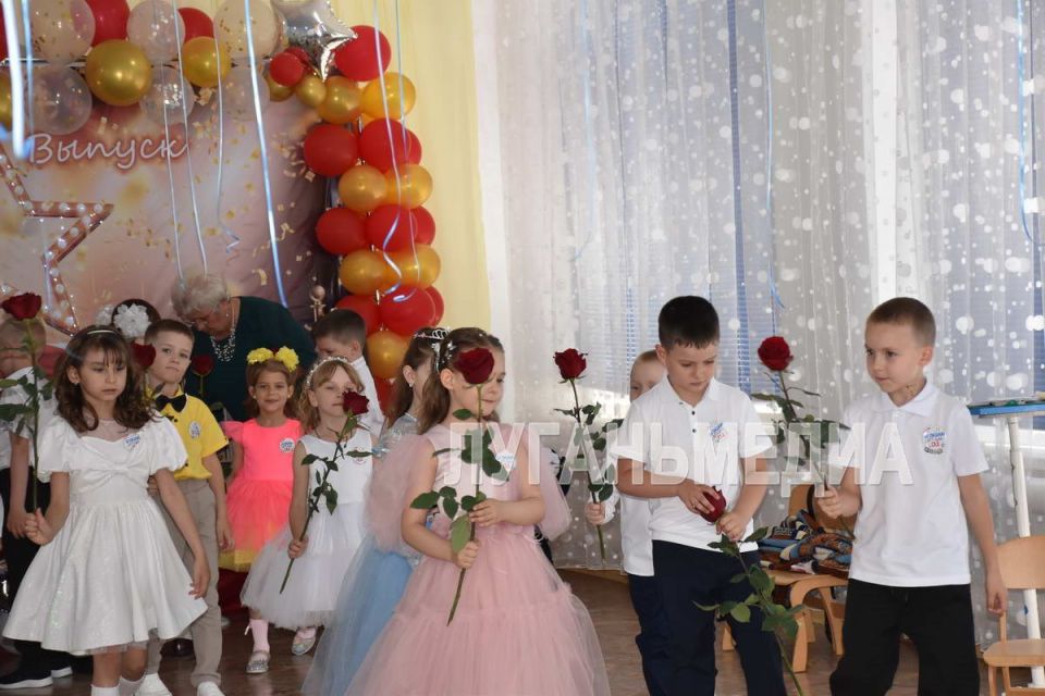 Вот уже 43-й выпуск дошкольников состоялся в детском саду «Сказка» города Первомайска Вот уже 43-й выпуск дошкольников состоялся в детском саду «Сказка» города Первомайска