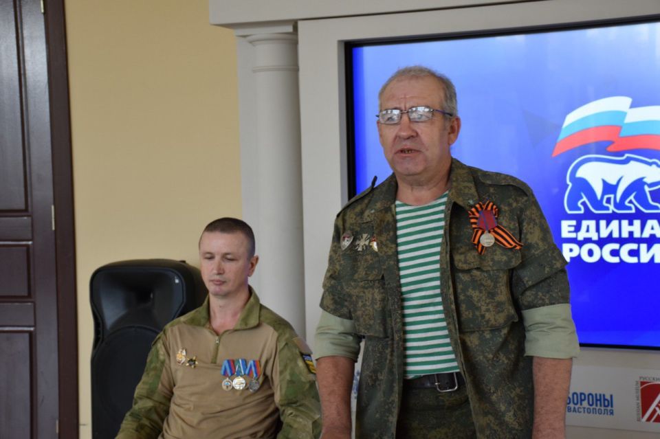 Первомайские единороссы организовали для детей и взрослых встречу с ветеранами боевых действий, которые пишут об сво Первомайские единороссы организовали для детей и взрослых встречу с ветеранами боевых действий, которые пишут об сво