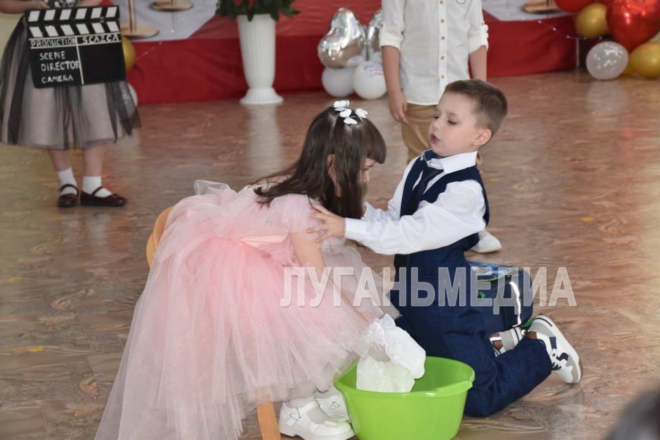 Вот уже 43-й выпуск дошкольников состоялся в детском саду «Сказка» города Первомайска Вот уже 43-й выпуск дошкольников состоялся в детском саду «Сказка» города Первомайска
