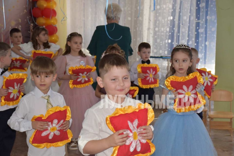 Вот уже 43-й выпуск дошкольников состоялся в детском саду «Сказка» города Первомайска Вот уже 43-й выпуск дошкольников состоялся в детском саду «Сказка» города Первомайска