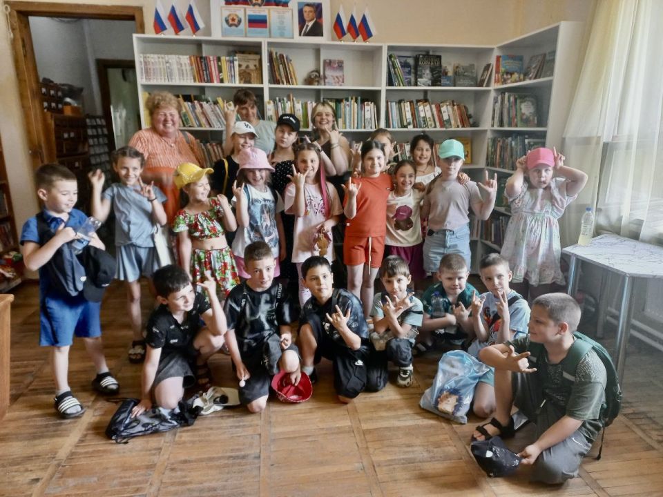 В Молодогвардейске на пришкольной площадке отметили День русского языка В Молодогвардейске на пришкольной площадке отметили День русского языка