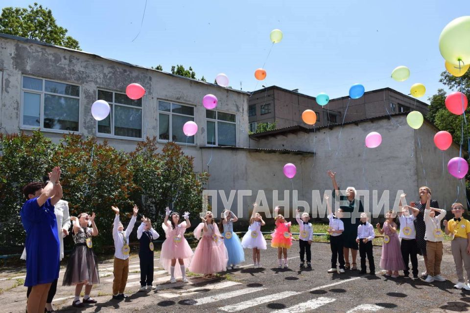Вот уже 43-й выпуск дошкольников состоялся в детском саду «Сказка» города Первомайска Вот уже 43-й выпуск дошкольников состоялся в детском саду «Сказка» города Первомайска
