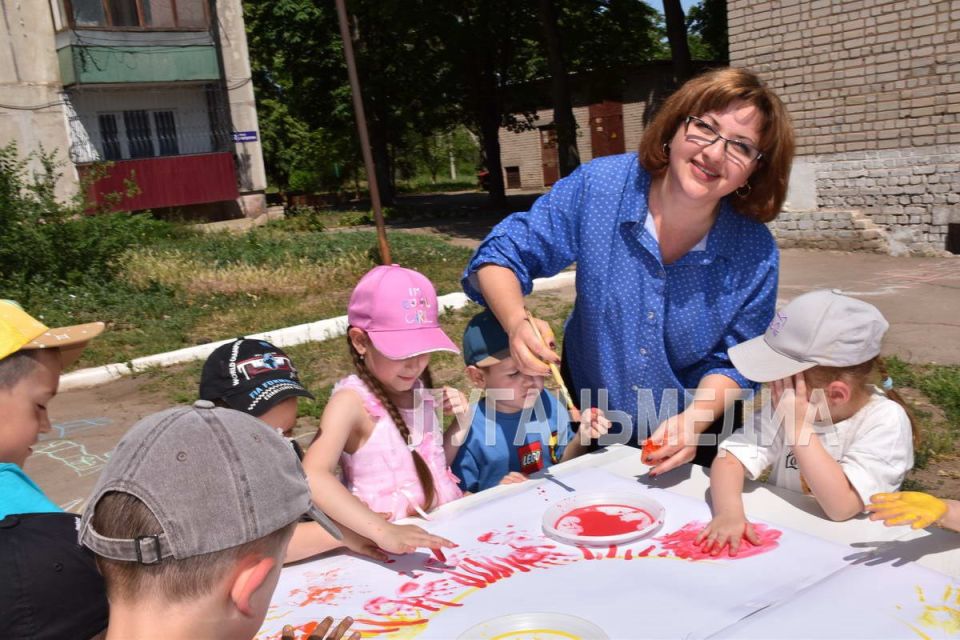 Детский центр Музея истории города Первомайска в дни летних каникул ежедневно проводит мастер-классы и тематические познавательно-игровые мероприятия Детский центр Музея истории города Первомайска в дни летних каникул ежедневно проводит мастер-классы и тематические познавательно-игровые мероприятия
