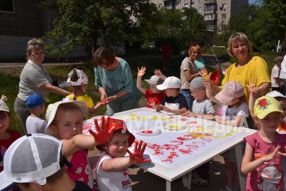 Детский центр Музея истории города Первомайска в дни летних каникул ежедневно проводит мастер-классы и тематические познавательно-игровые мероприятия Детский центр Музея истории города Первомайска в дни летних каникул ежедневно проводит мастер-классы и тематические познавательно-игровые мероприятия