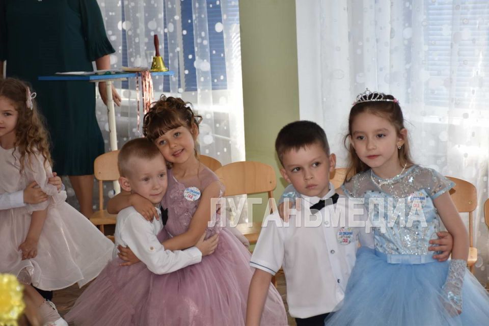 Вот уже 43-й выпуск дошкольников состоялся в детском саду «Сказка» города Первомайска Вот уже 43-й выпуск дошкольников состоялся в детском саду «Сказка» города Первомайска