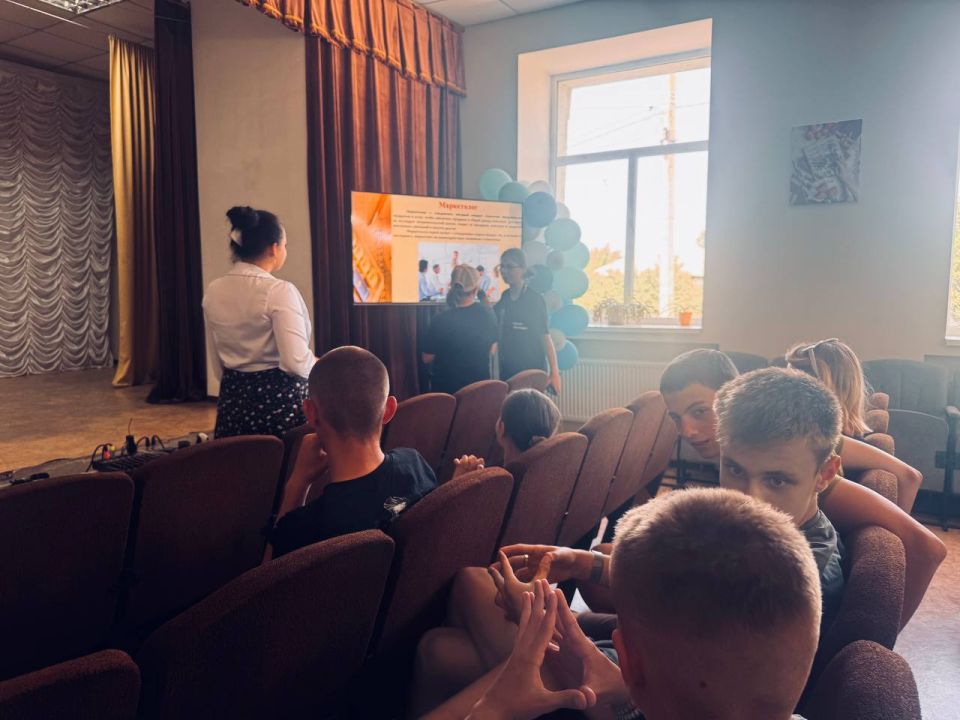 "Профессий много в мире есть": Профориентационный час в Новопсковском округе "Профессий много в мире есть": Профориентационный час в Новопсковском округе