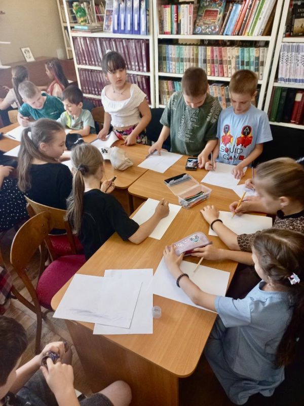 В Молодогвардейске на пришкольной площадке отметили День русского языка В Молодогвардейске на пришкольной площадке отметили День русского языка