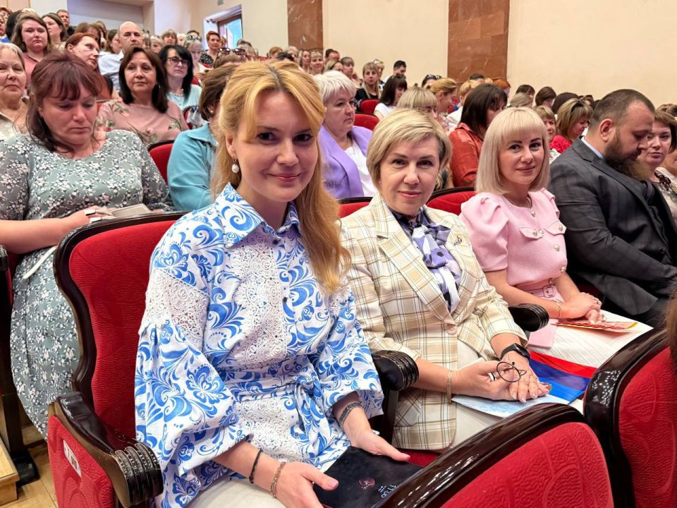 Дарья Лантратова: С Днём социального работника поздравили наших дорогих коллег Дарья Лантратова: С Днём социального работника поздравили наших дорогих коллег