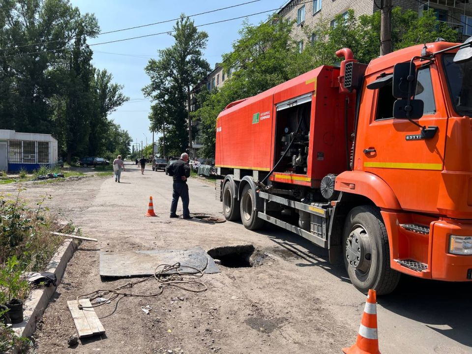 Сергей Козенко: За прошедшую неделю специалисты аварийной бригады ООО «ТюменьБурСтрой» проделали значительный объем работы на сетях водоотведения и водоснабжения в Краснодонском муниципальном округе Сергей Козенко: За прошедшую неделю специалисты аварийной бригады ООО «ТюменьБурСтрой» проделали значительный объем работы на сетях водоотведения и водоснабжения в Краснодонском муниципальном округе