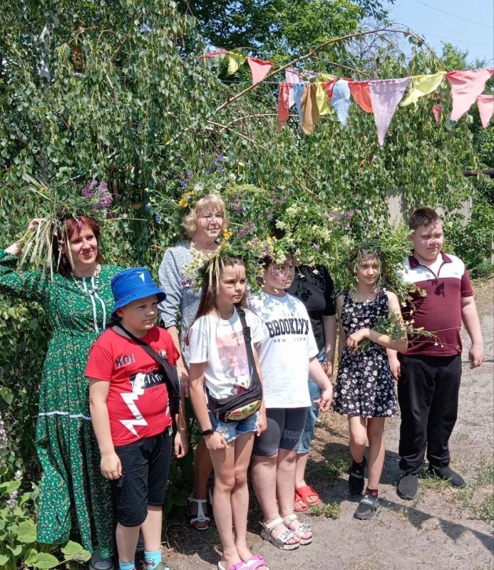 На Троицу - сама Земля-матушка именинница! На Троицу - сама Земля-матушка именинница!