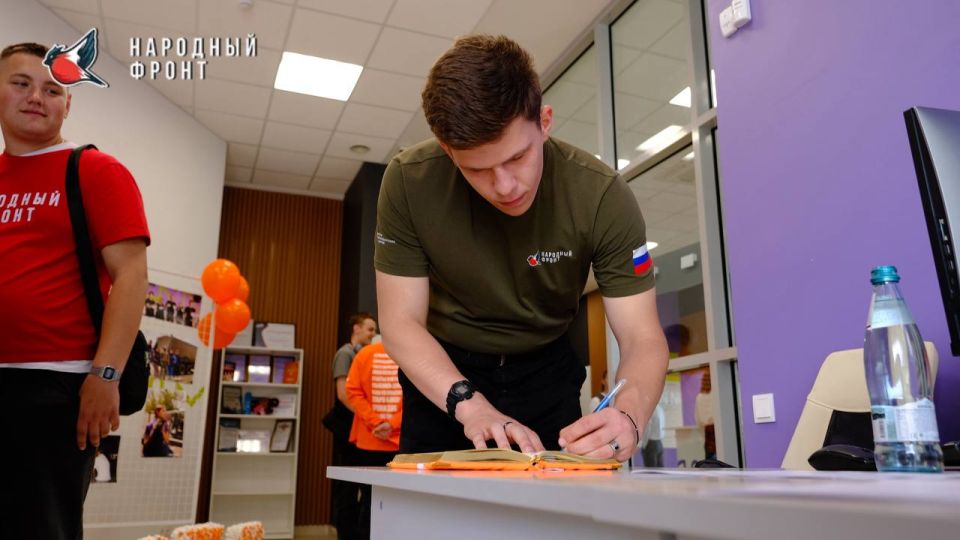 Совсем недавно в Луганске открылось новое молодёжное пространство — современная площадка для развития, творчества и общения молодых людей Совсем недавно в Луганске открылось новое молодёжное пространство — современная площадка для развития, творчества и общения молодых людей