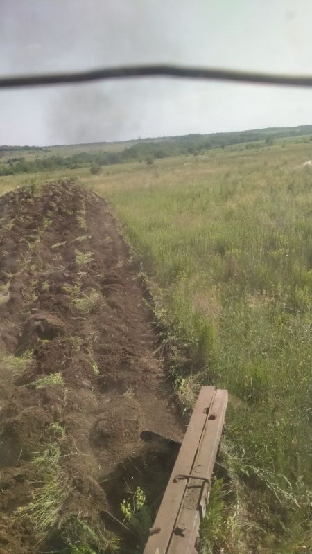 Одним из основных требований обеспечения пожарной безопасности населенных пунктов в пожароопасный период является опашка вокруг границ населенных пунктов на границе с лесными и степными участками Одним из основных требований обеспечения пожарной безопасности населенных пунктов в пожароопасный период является опашка вокруг границ населенных пунктов на границе с лесными и степными участками