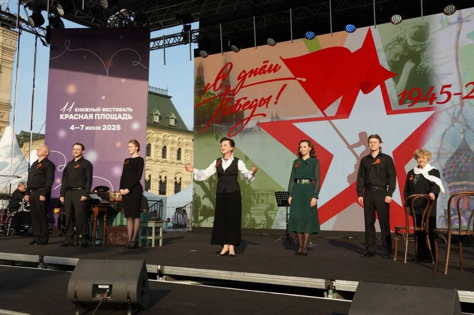 На Красной площади прошел Книжный фестиваль На Красной площади прошел Книжный фестиваль