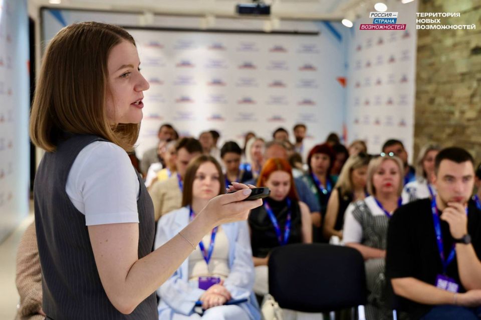 В Луганске представителям министерств и муниципалитетов ЛНР рассказали о важности работы пресс-службы