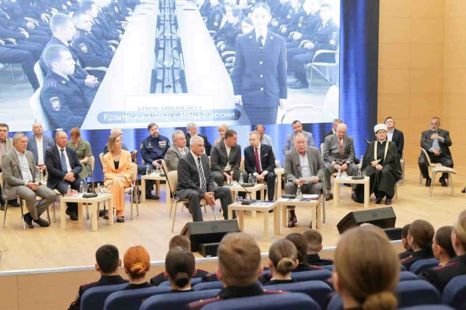 Ирина Волк: Сегодня Министр внутренних дел Российской Федерации генерал полиции Российской Федерации Владимир Колокольцев принял участие в выездном заседании Общественного совета при МВД России Ирина Волк: Сегодня Министр внутренних дел Российской Федерации генерал полиции Российской Федерации Владимир Колокольцев принял участие в выездном заседании Общественного совета при МВД России