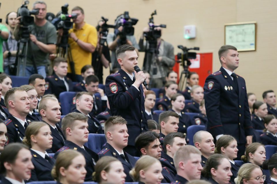 Ирина Волк: Сегодня Министр внутренних дел Российской Федерации генерал полиции Российской Федерации Владимир Колокольцев принял участие в выездном заседании Общественного совета при МВД России Ирина Волк: Сегодня Министр внутренних дел Российской Федерации генерал полиции Российской Федерации Владимир Колокольцев принял участие в выездном заседании Общественного совета при МВД России