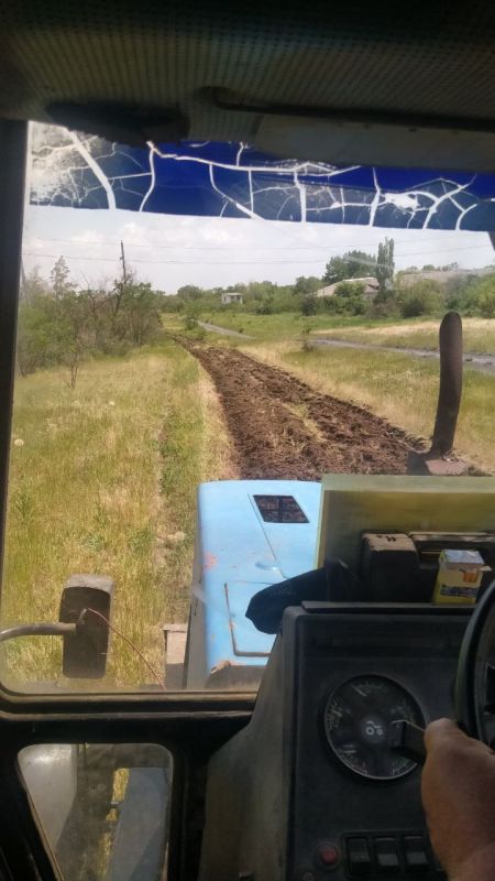 Одним из основных требований обеспечения пожарной безопасности населенных пунктов в пожароопасный период является опашка вокруг границ населенных пунктов на границе с лесными и степными участками Одним из основных требований обеспечения пожарной безопасности населенных пунктов в пожароопасный период является опашка вокруг границ населенных пунктов на границе с лесными и степными участками