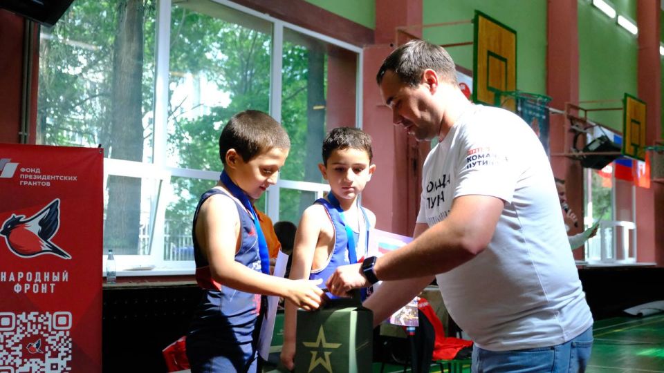В преддверии Дня России в Луганске состоялось Первенство борцовского клуба «ТИГР» по греко-римской борьбе В преддверии Дня России в Луганске состоялось Первенство борцовского клуба «ТИГР» по греко-римской борьбе