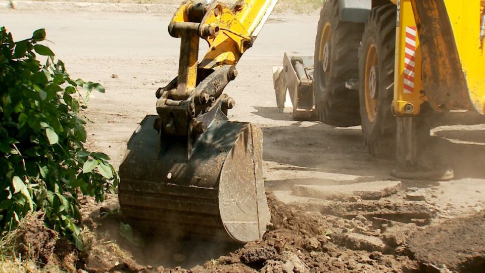 В Молодогвардейске стартовали работы по благоустройству территории у ДК «Юность» В Молодогвардейске стартовали работы по благоустройству территории у ДК «Юность»