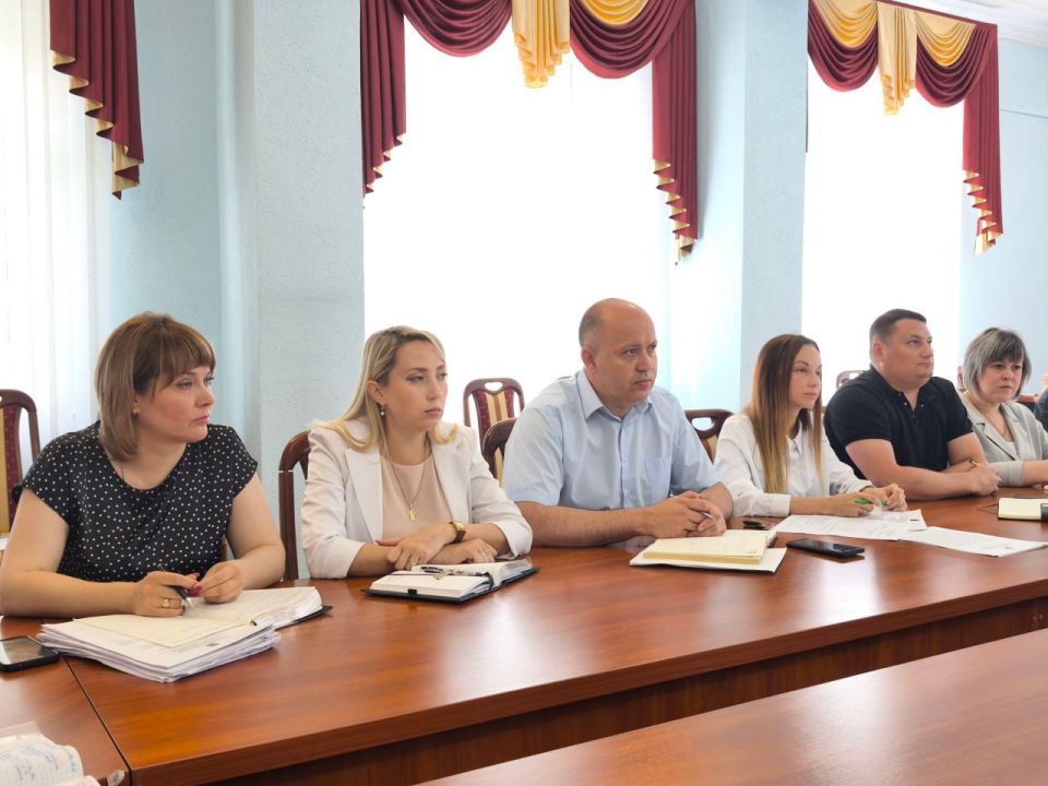 Сергей Козенко: Сегодня провел расширенное аппаратное совещание с участием руководителей структурных подразделений Администрации, начальников отделов и управления по жизнеобеспечению округа Сергей Козенко: Сегодня провел расширенное аппаратное совещание с участием руководителей структурных подразделений Администрации, начальников отделов и управления по жизнеобеспечению округа