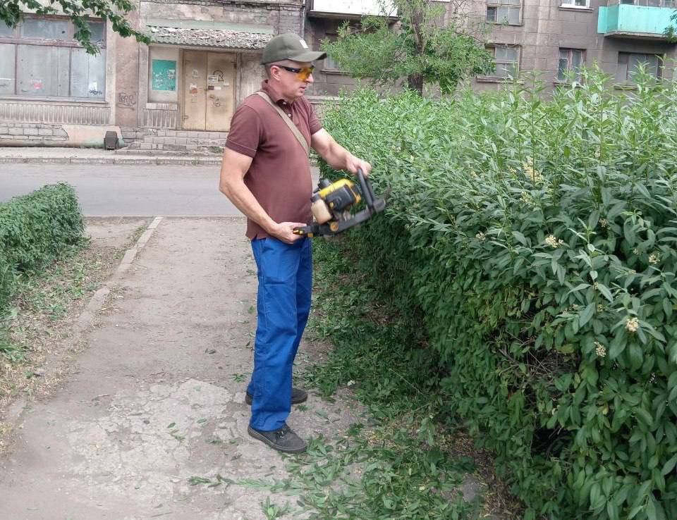 Коммунальные службы проводят работы на территории города Коммунальные службы проводят работы на территории города