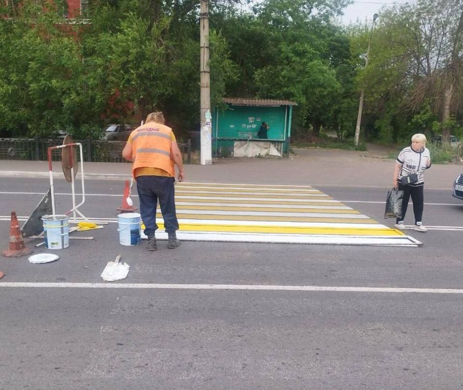 Коммунальные службы проводят работы на территории города Коммунальные службы проводят работы на территории города
