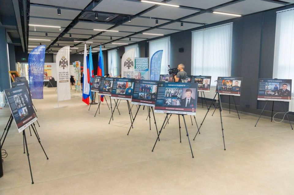 Выставка «Герои и подвиги: Мои земляки — Герои России» открылась на базе исторического мультимедийного парка «Россия — моя история» в Луганске Выставка «Герои и подвиги: Мои земляки — Герои России» открылась на базе исторического мультимедийного парка «Россия — моя история» в Луганске