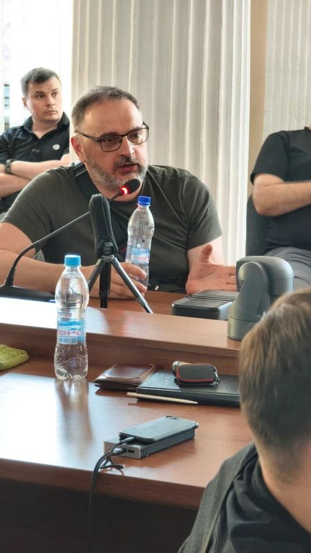 Неизвестная война: в Луганской государственной академии культуры и искусств им. Михаила Матусовского прошел трехдневный семинар «Военная кинодокументалистика» Неизвестная война: в Луганской государственной академии культуры и искусств им. Михаила Матусовского прошел трехдневный семинар «Военная кинодокументалистика»