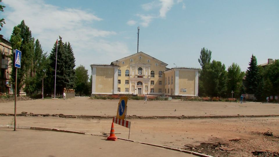 В Молодогвардейске стартовали работы по благоустройству территории у ДК «Юность» В Молодогвардейске стартовали работы по благоустройству территории у ДК «Юность»