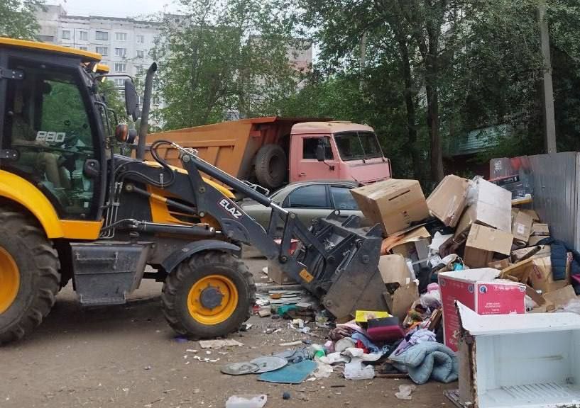 Коммунальные службы проводят работы на территории города Коммунальные службы проводят работы на территории города
