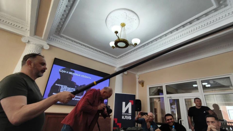 Неизвестная война: в Луганской государственной академии культуры и искусств им. Михаила Матусовского прошел трехдневный семинар «Военная кинодокументалистика» Неизвестная война: в Луганской государственной академии культуры и искусств им. Михаила Матусовского прошел трехдневный семинар «Военная кинодокументалистика»