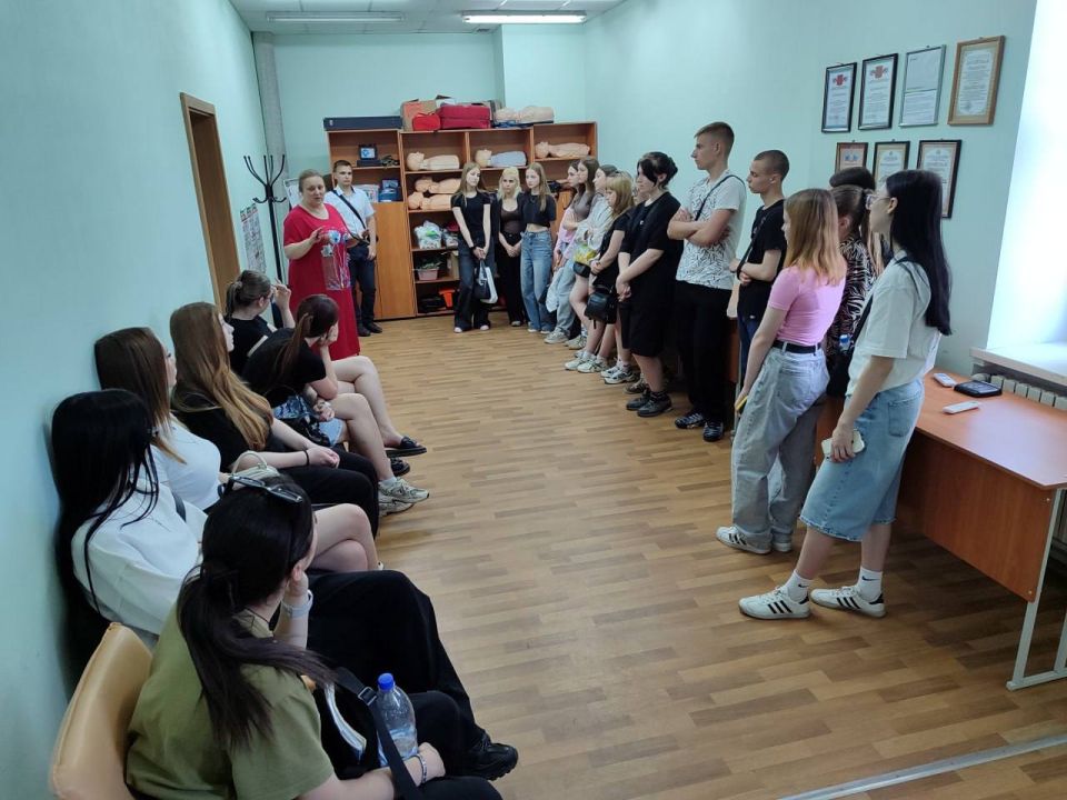 Сотрудники Луганского центра медицины катастроф провели профориентационную экскурсию для будущих юристов Сотрудники Луганского центра медицины катастроф провели профориентационную экскурсию для будущих юристов