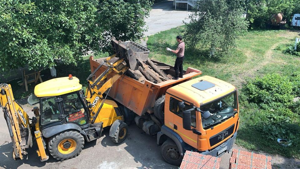 Регион-шеф продолжает капитальный ремонт крыши больницы в Ровеньках Регион-шеф продолжает капитальный ремонт крыши больницы в Ровеньках