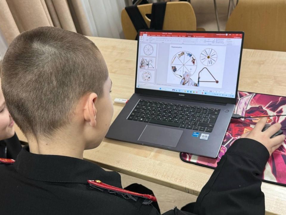 Воспитанники Пермского суворовского военного училища отправили интерактивные стенгазеты ребятам из Северодонецка Воспитанники Пермского суворовского военного училища отправили интерактивные стенгазеты ребятам из Северодонецка
