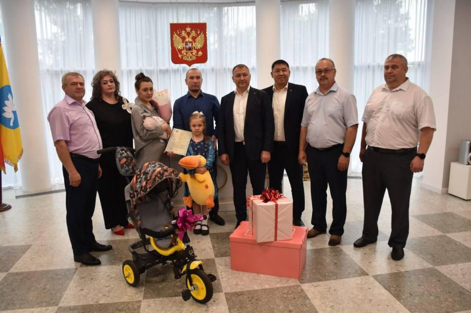Восстановленный Республикой Калмыкия Дворец торжественных событий открылся в Антраците Восстановленный Республикой Калмыкия Дворец торжественных событий открылся в Антраците