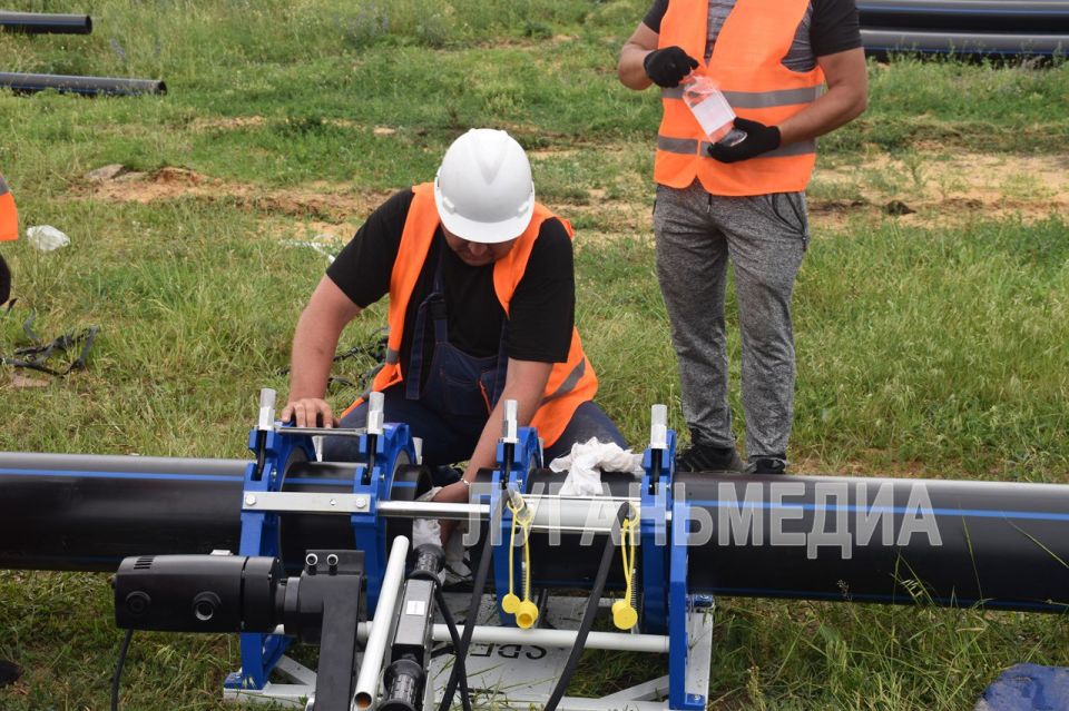 Шеф-регион Республика Коми помогает с капитальным ремонтом водовода «Курган — Новодарьевка» в Ровеньках Шеф-регион Республика Коми помогает с капитальным ремонтом водовода «Курган — Новодарьевка» в Ровеньках