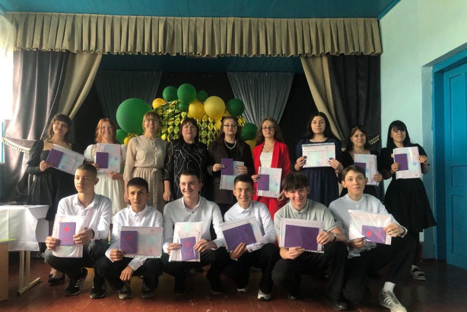 Старт торжественного вручения аттестатов девятиклассникам Старт торжественного вручения аттестатов девятиклассникам